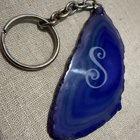 Purple Agate Slice Keychain with “S” Monogram – Natural Stone Initial Charm - Picture 9 of 17